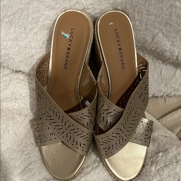 Lucky Brand Women's Metallic Gold Keela Sandals - Picture 1 of 7